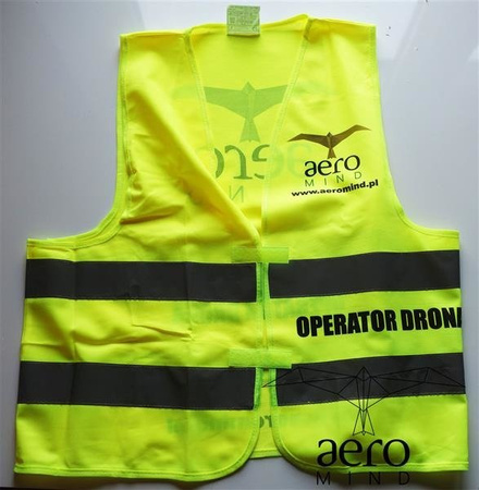 Odblaskowa kamizelka operatora dronów
